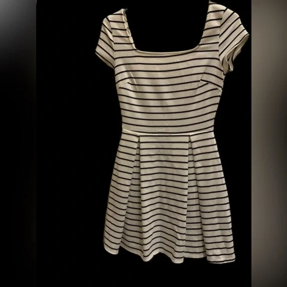 Soprano White & Black Striped Fit & Flare Dress - XS - Zipper Back - NWT - Picture 2 of 12
